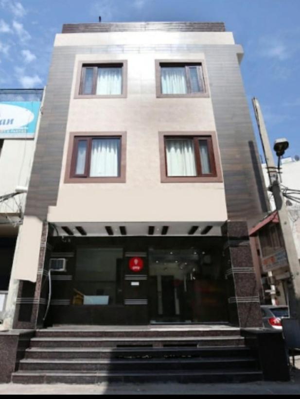 Hotel Silver Palm Zirakpur Bagian luar foto